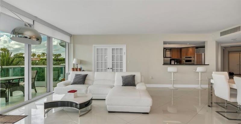 Image 18 of 35 For 9401 Collins Ave  402