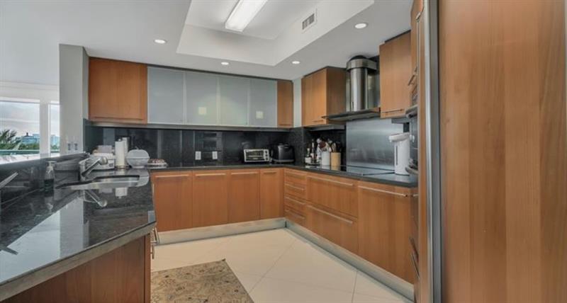 Image 19 of 35 For 9401 Collins Ave  402