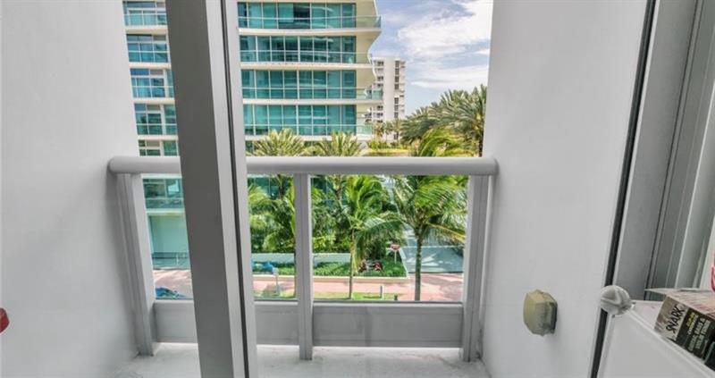 Image 22 of 35 For 9401 Collins Ave  402