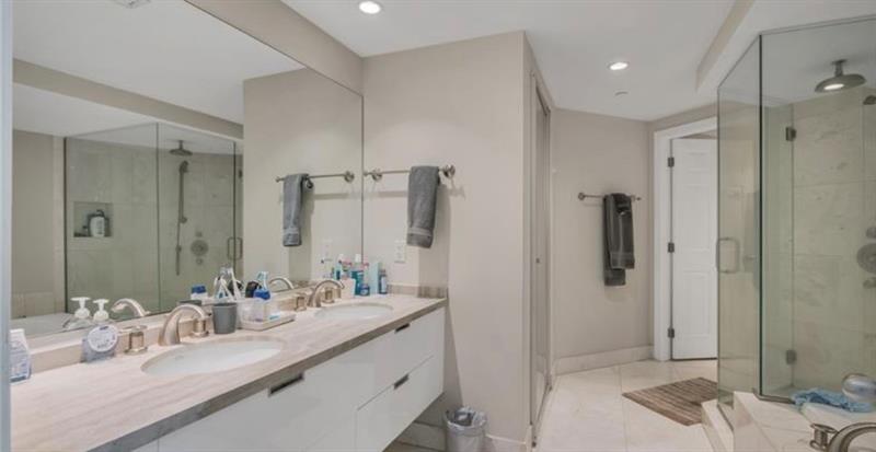 Image 23 of 35 For 9401 Collins Ave  402