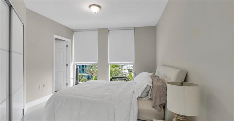 Image 25 of 35 For 9401 Collins Ave  402