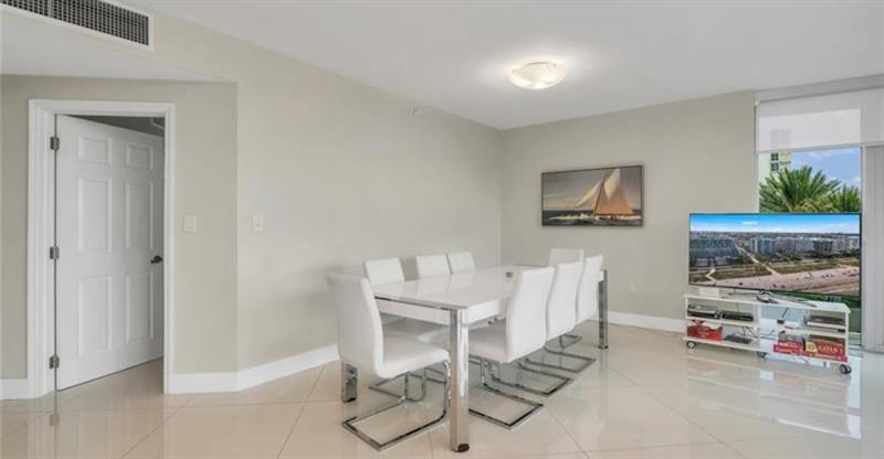 Image 27 of 35 For 9401 Collins Ave  402