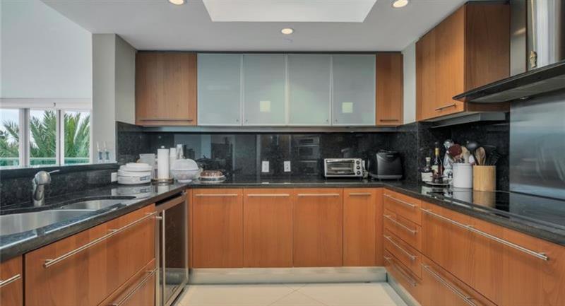 Image 28 of 35 For 9401 Collins Ave  402