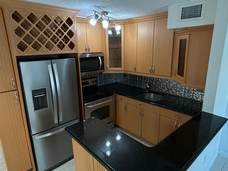 Image 3 of 17 For 485 210th St  104