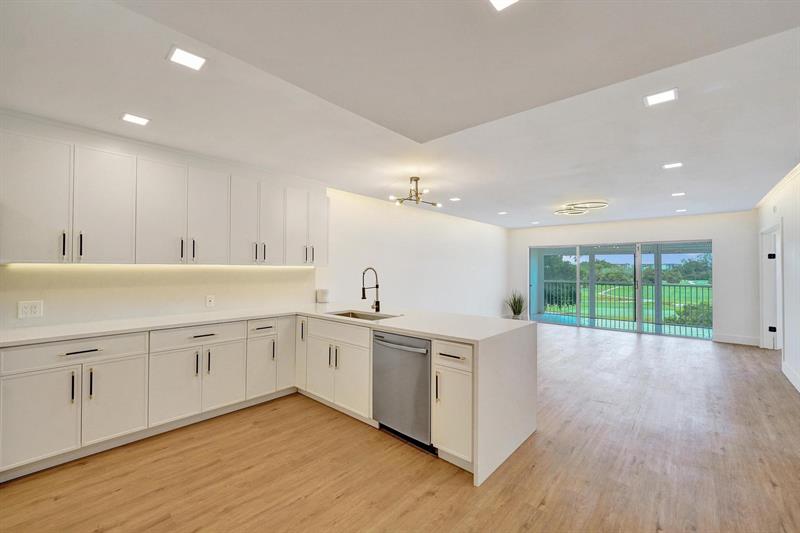 Image 10 of 45 For 3300 Palm Aire Dr  401