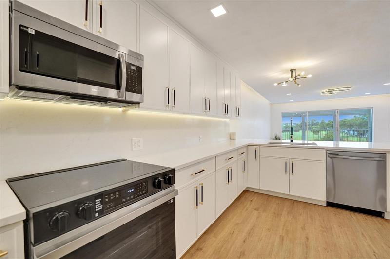 Image 11 of 45 For 3300 Palm Aire Dr  401