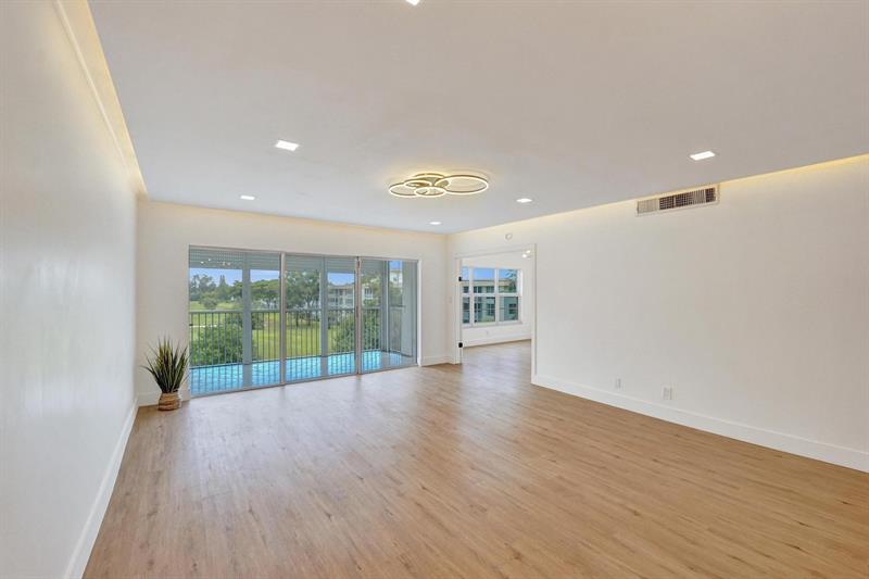 Image 20 of 45 For 3300 Palm Aire Dr  401