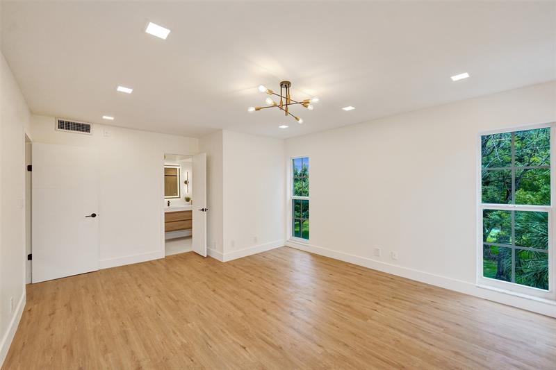 Image 24 of 45 For 3300 Palm Aire Dr  401