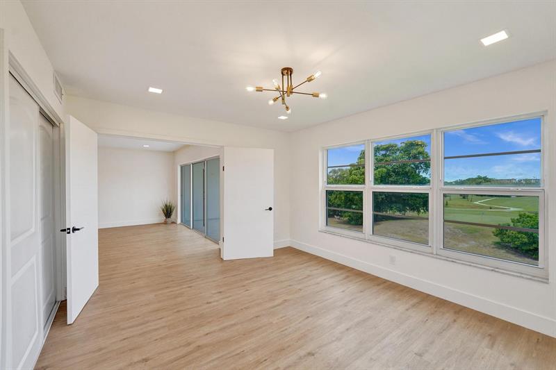 Image 32 of 45 For 3300 Palm Aire Dr  401