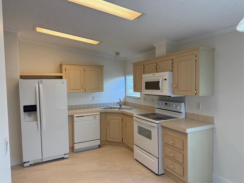 Image 3 of 10 For 8648 16th Pl