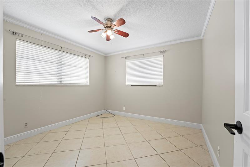 Image 22 of 63 For 1120 Tropical Way