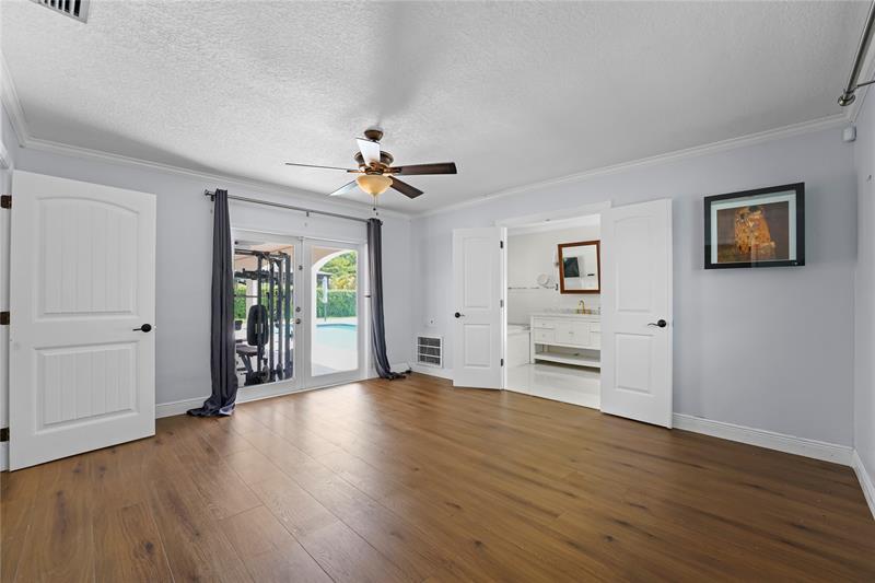 Image 27 of 63 For 1120 Tropical Way