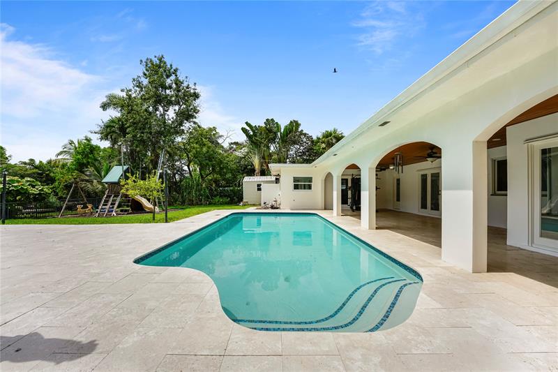 Image 3 of 63 For 1120 Tropical Way