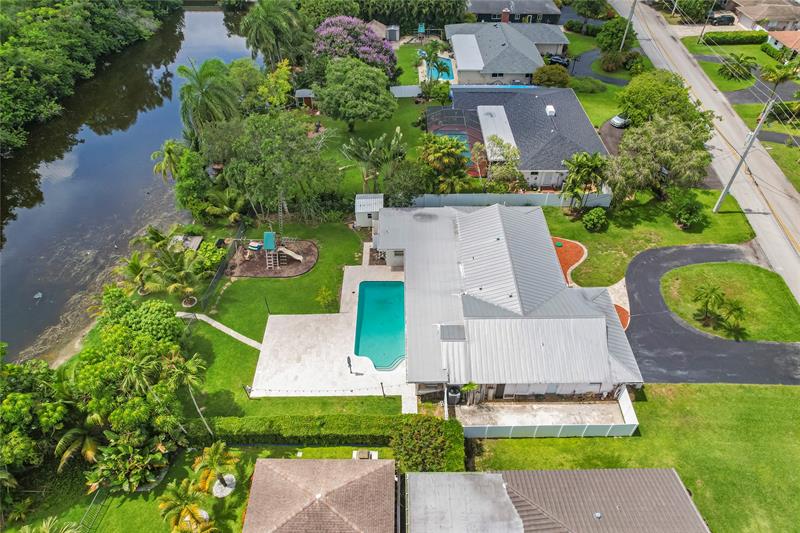 Image 4 of 63 For 1120 Tropical Way