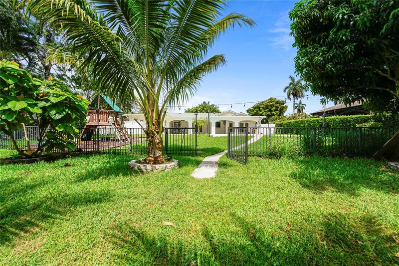 Image 44 of 63 For 1120 Tropical Way