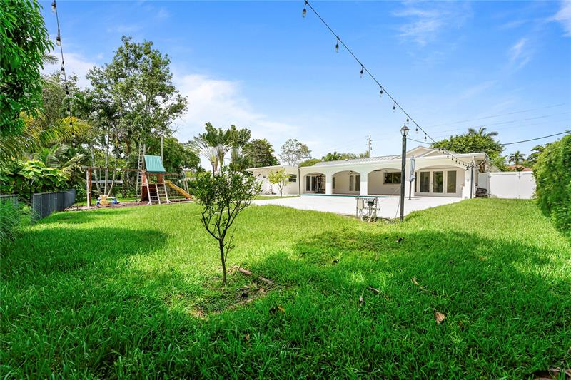 Image 45 of 63 For 1120 Tropical Way