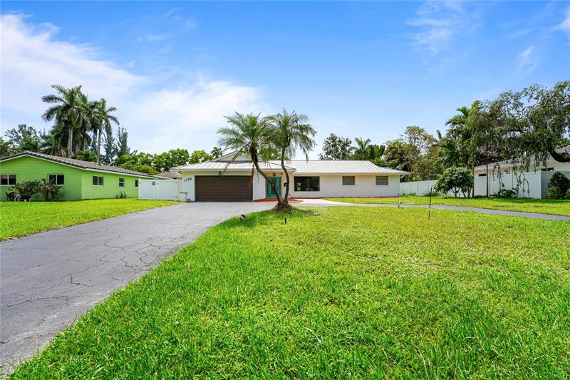 Image 46 of 63 For 1120 Tropical Way