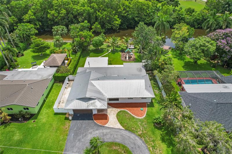 Image 51 of 63 For 1120 Tropical Way