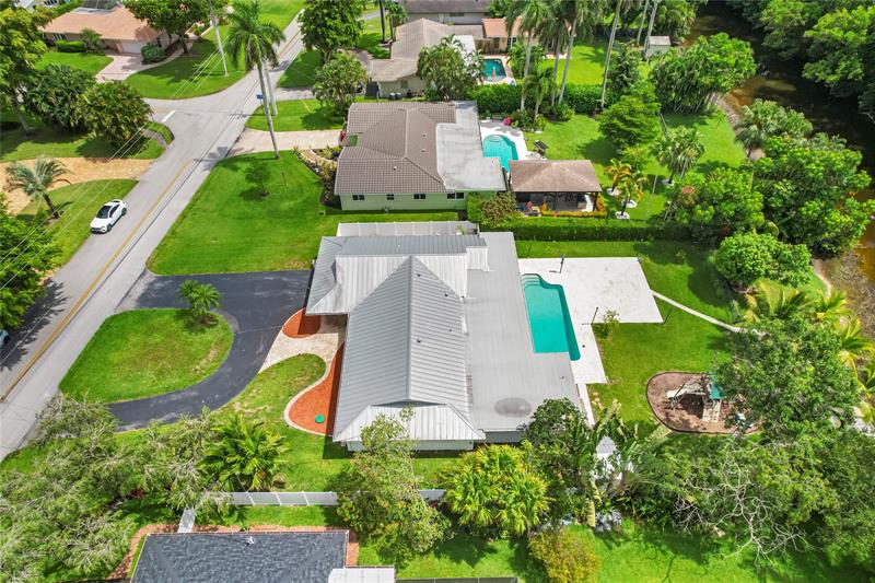 Image 52 of 63 For 1120 Tropical Way