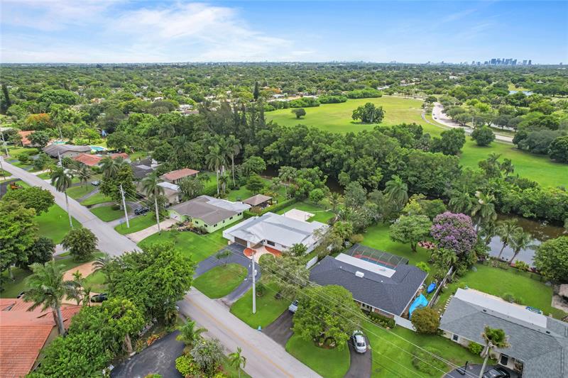 Image 57 of 63 For 1120 Tropical Way