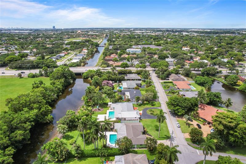 Image 62 of 63 For 1120 Tropical Way