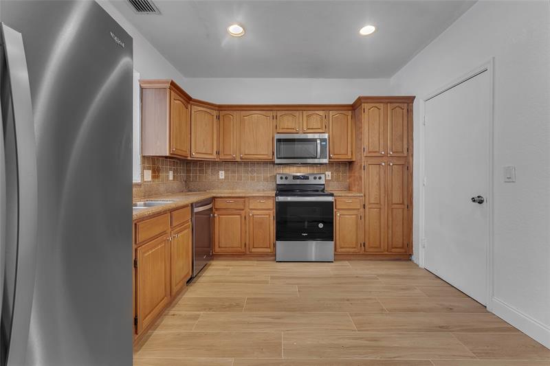 Image 4 of 20 For 5509 90th Ave