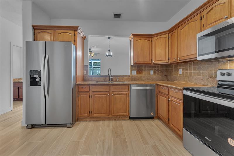 Image 6 of 20 For 5509 90th Ave