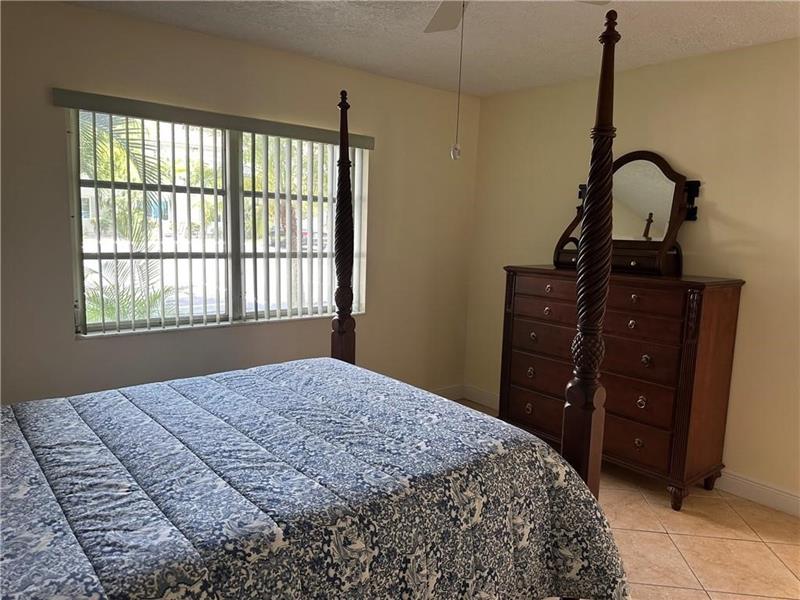 Image 10 of 17 For 659 Oakland Park Blvd  103 C