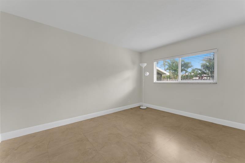 Image 16 of 24 For 4450 18th Ave
