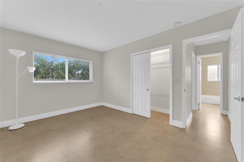 Image 17 of 24 For 4450 18th Ave