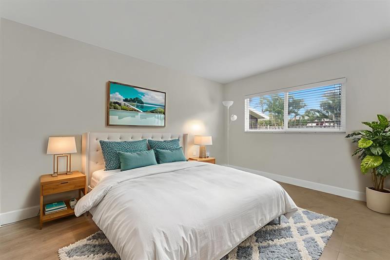 Image 18 of 24 For 4450 18th Ave