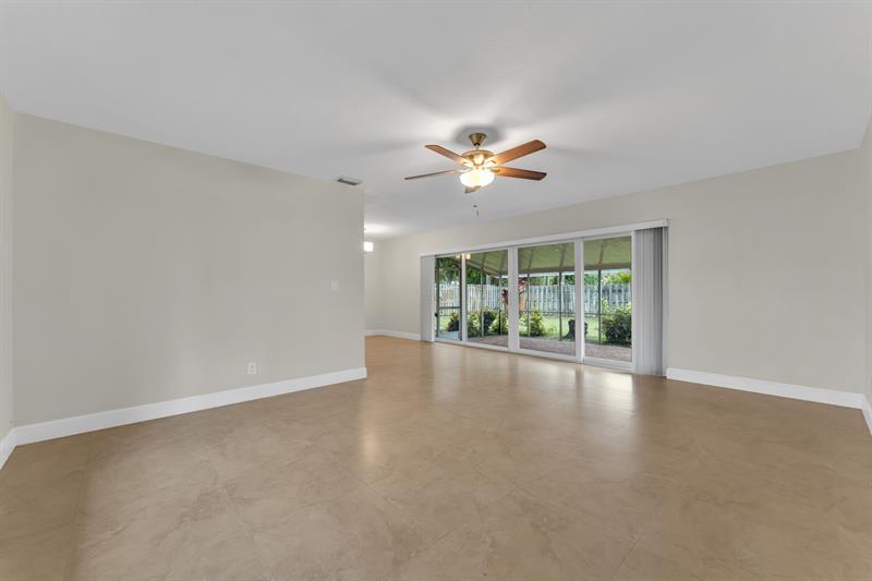 Image 4 of 24 For 4450 18th Ave