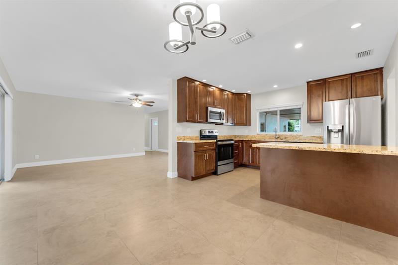 Image 7 of 24 For 4450 18th Ave