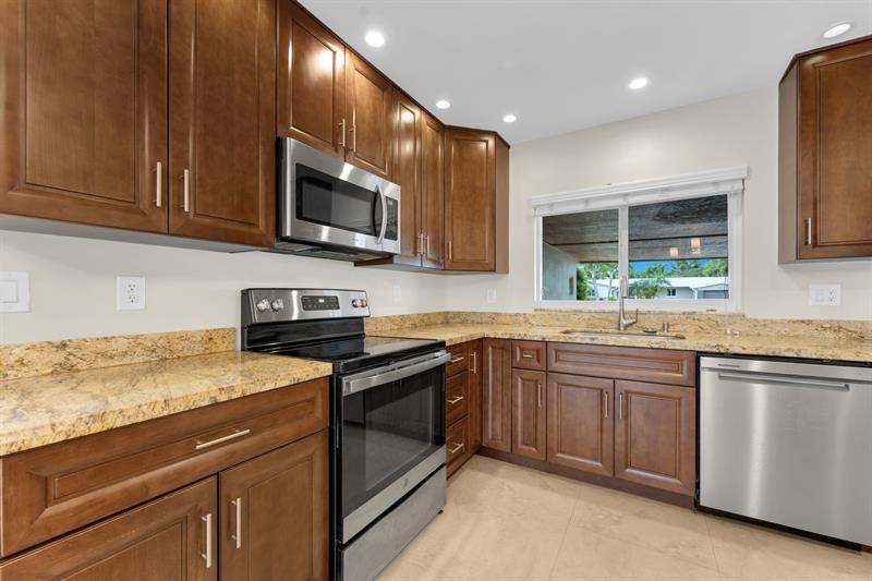 Image 9 of 24 For 4450 18th Ave