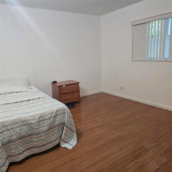Image 4 of 8 For 3000 Riverside Dr  208-1