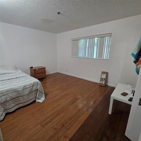 Image 8 of 8 For 3000 Riverside Dr  208-1