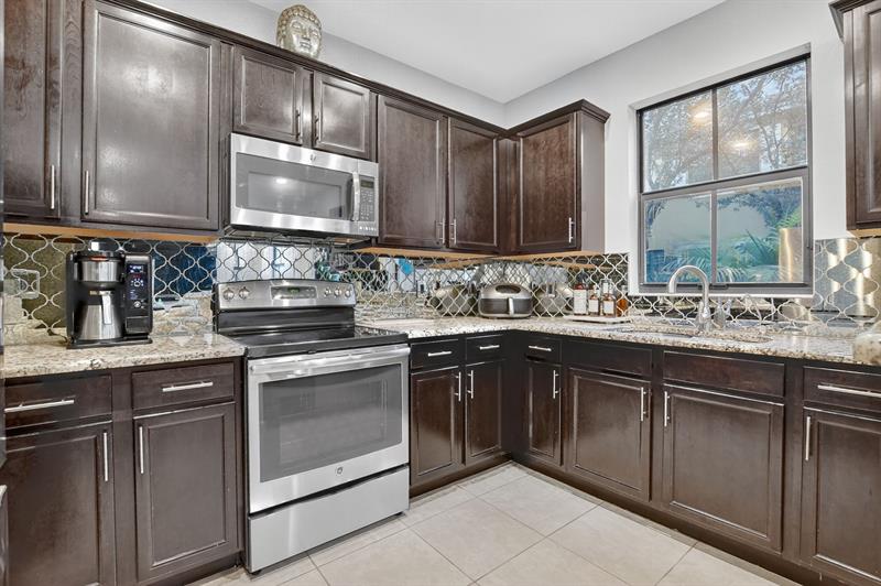Image 11 of 70 For 8451 Blue Cove Way
