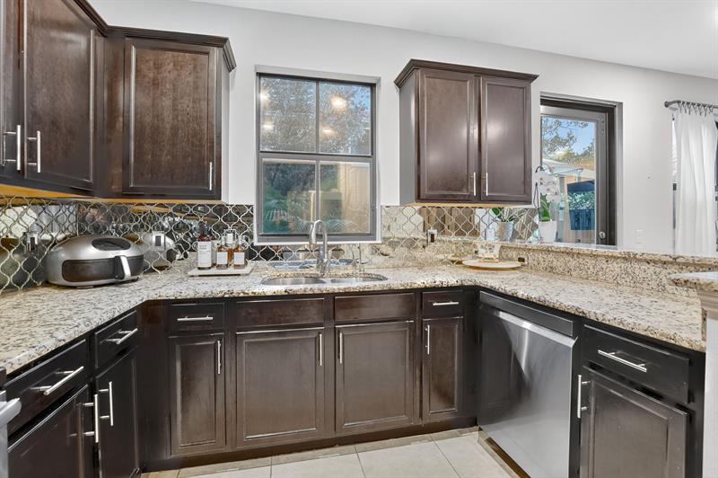 Image 12 of 70 For 8451 Blue Cove Way