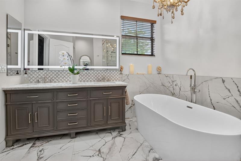 Image 17 of 70 For 8451 Blue Cove Way