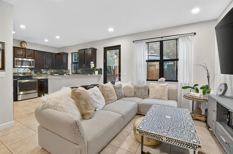 Image 9 of 70 For 8451 Blue Cove Way