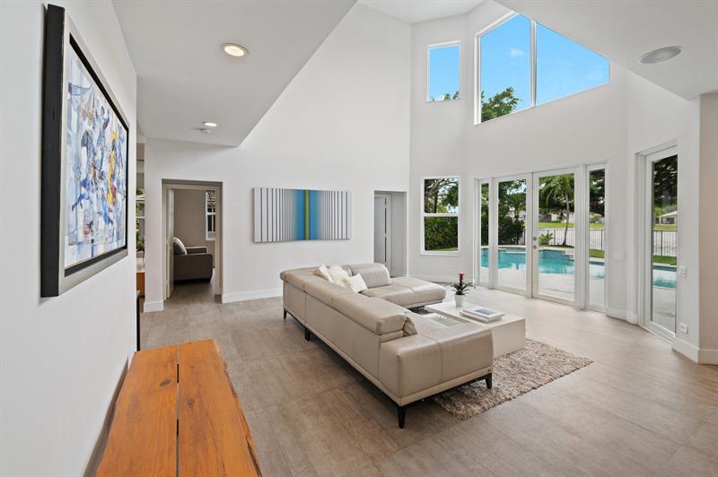 Image 12 of 56 For 2683 Meadowood Ct
