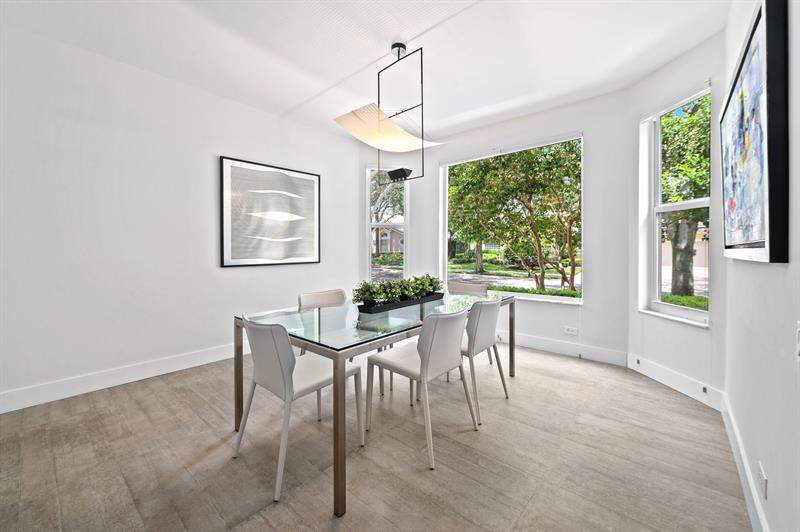 Image 14 of 56 For 2683 Meadowood Ct