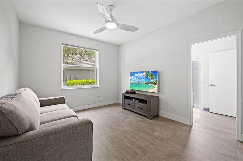 Image 21 of 56 For 2683 Meadowood Ct