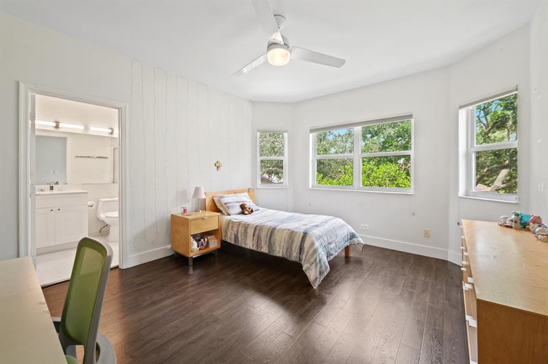 Image 24 of 56 For 2683 Meadowood Ct