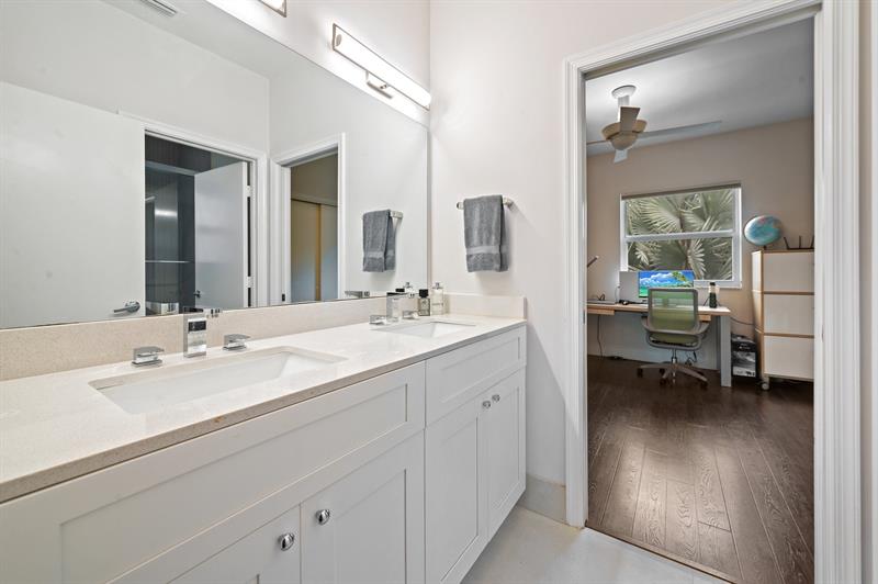 Image 28 of 56 For 2683 Meadowood Ct