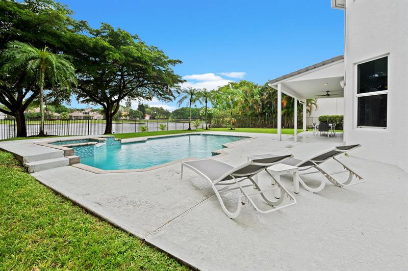Image 29 of 56 For 2683 Meadowood Ct