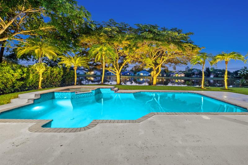 Image 3 of 56 For 2683 Meadowood Ct
