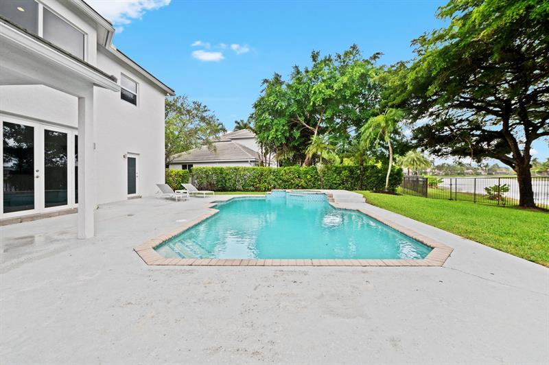 Image 37 of 56 For 2683 Meadowood Ct