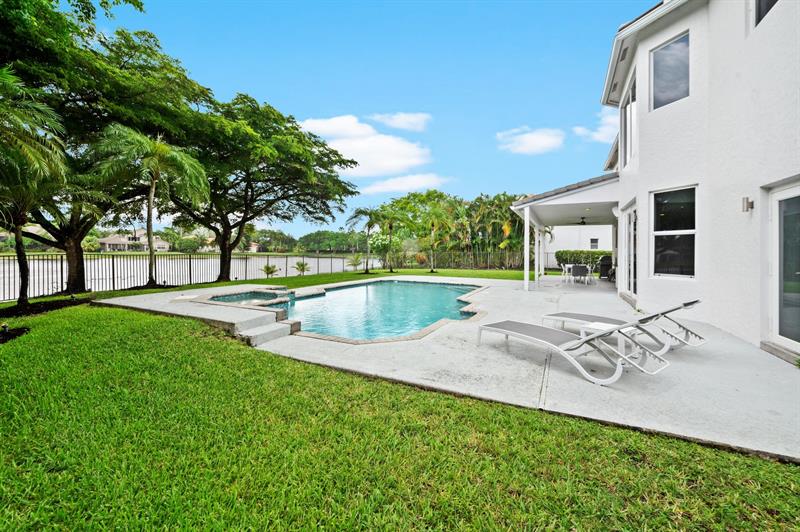 Image 43 of 56 For 2683 Meadowood Ct