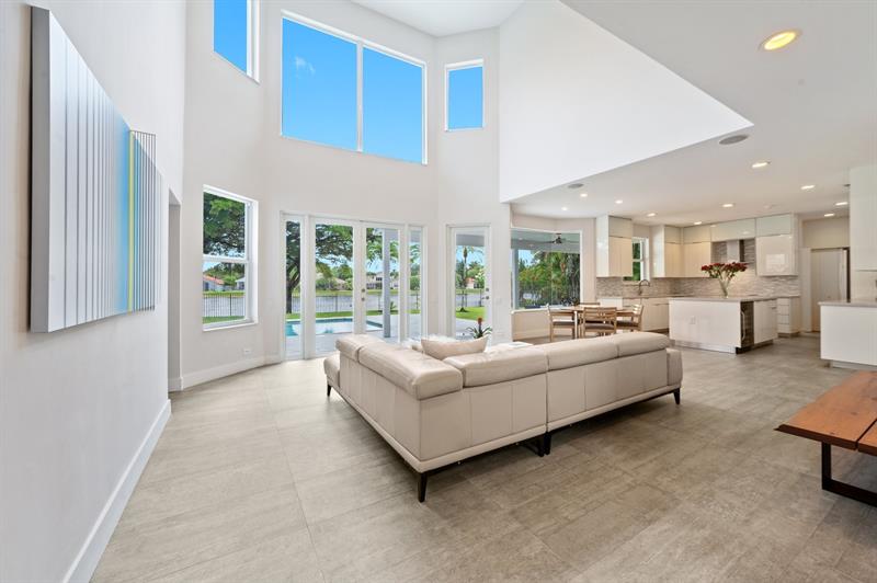 Image 5 of 56 For 2683 Meadowood Ct